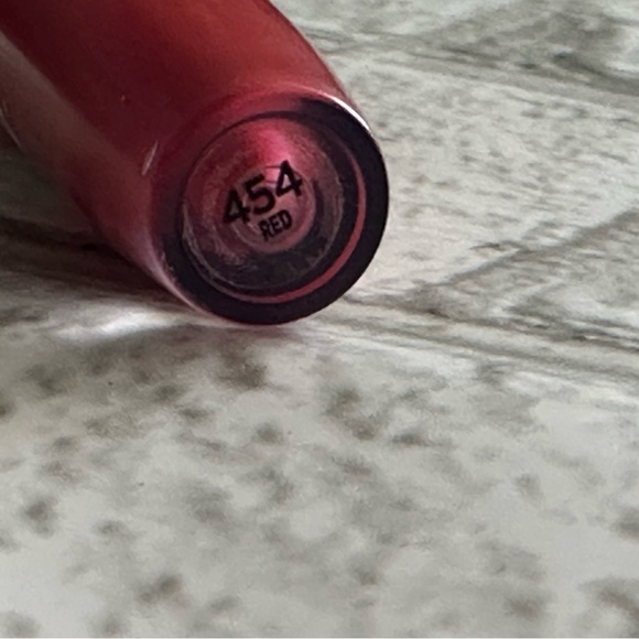 L’Oréal Paris Rouge Signature Matte Lip Stain, 454 Red - Picture 9 of 9